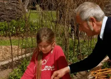 Stephane marie explique les plantes aux enfants